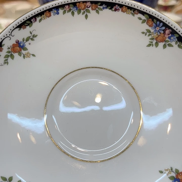 瓷片咖啡杯里的咖啡是我的最爱