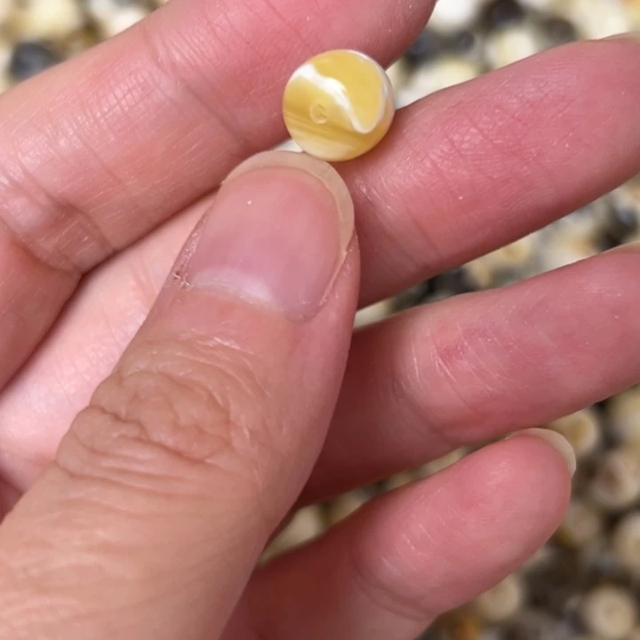 蜜蜡未镶嵌裸石8.8mm一个