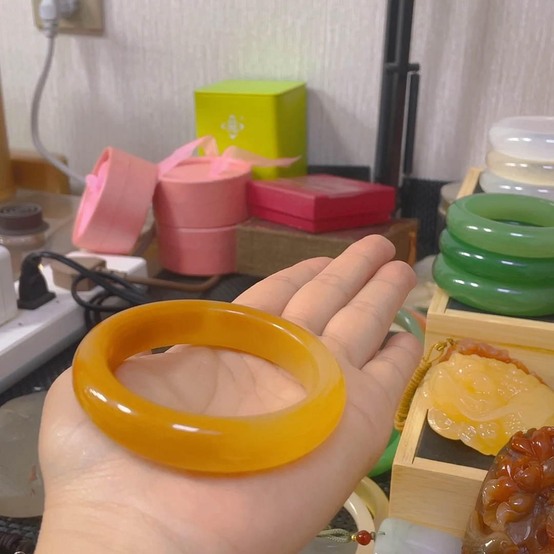 泉***饰石英质玉（金丝玉）手镯未镶嵌金丝玉手镯