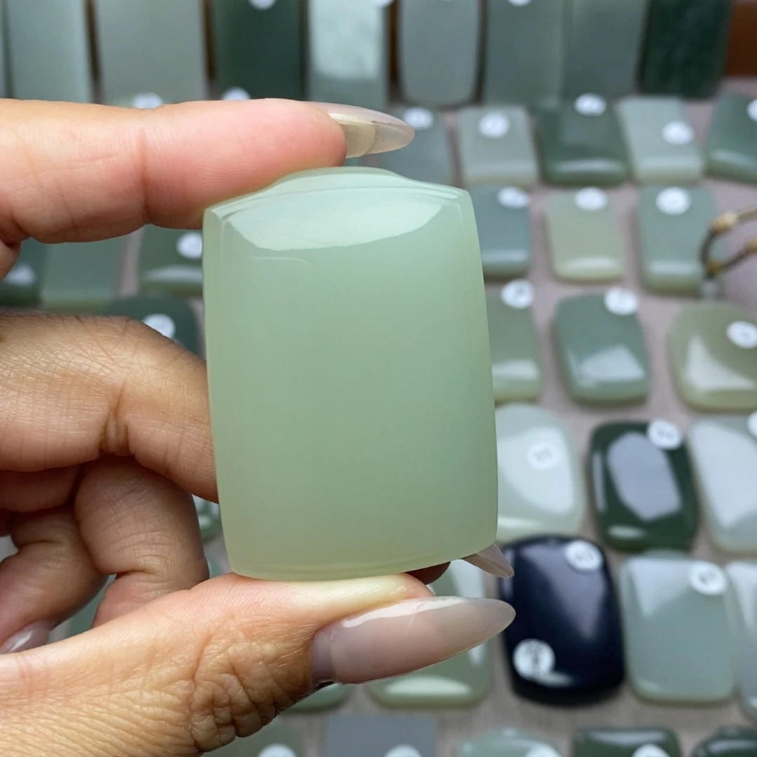 邢***杰和田玉未镶嵌颈饰