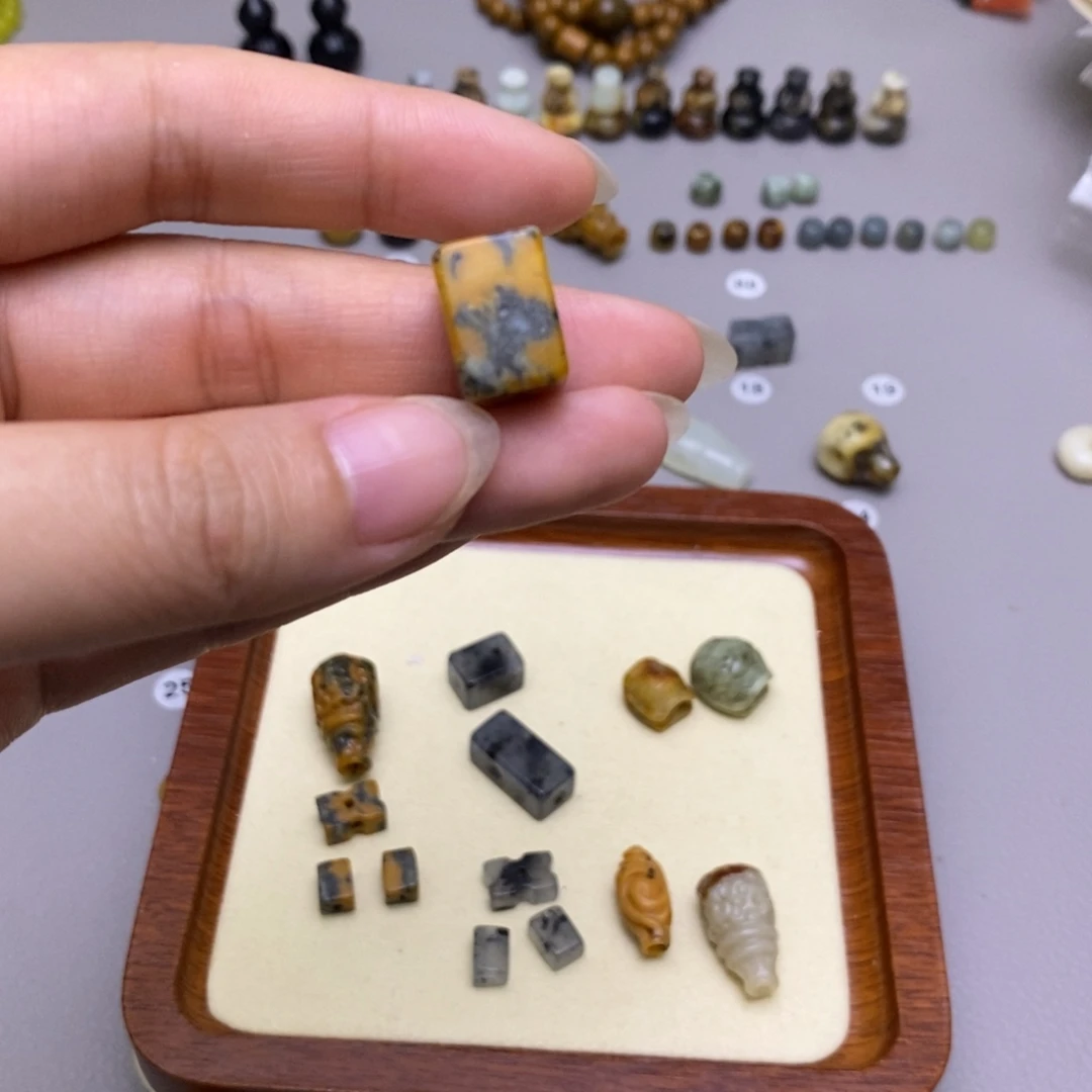 六***六蛇纹石玉未镶嵌配饰