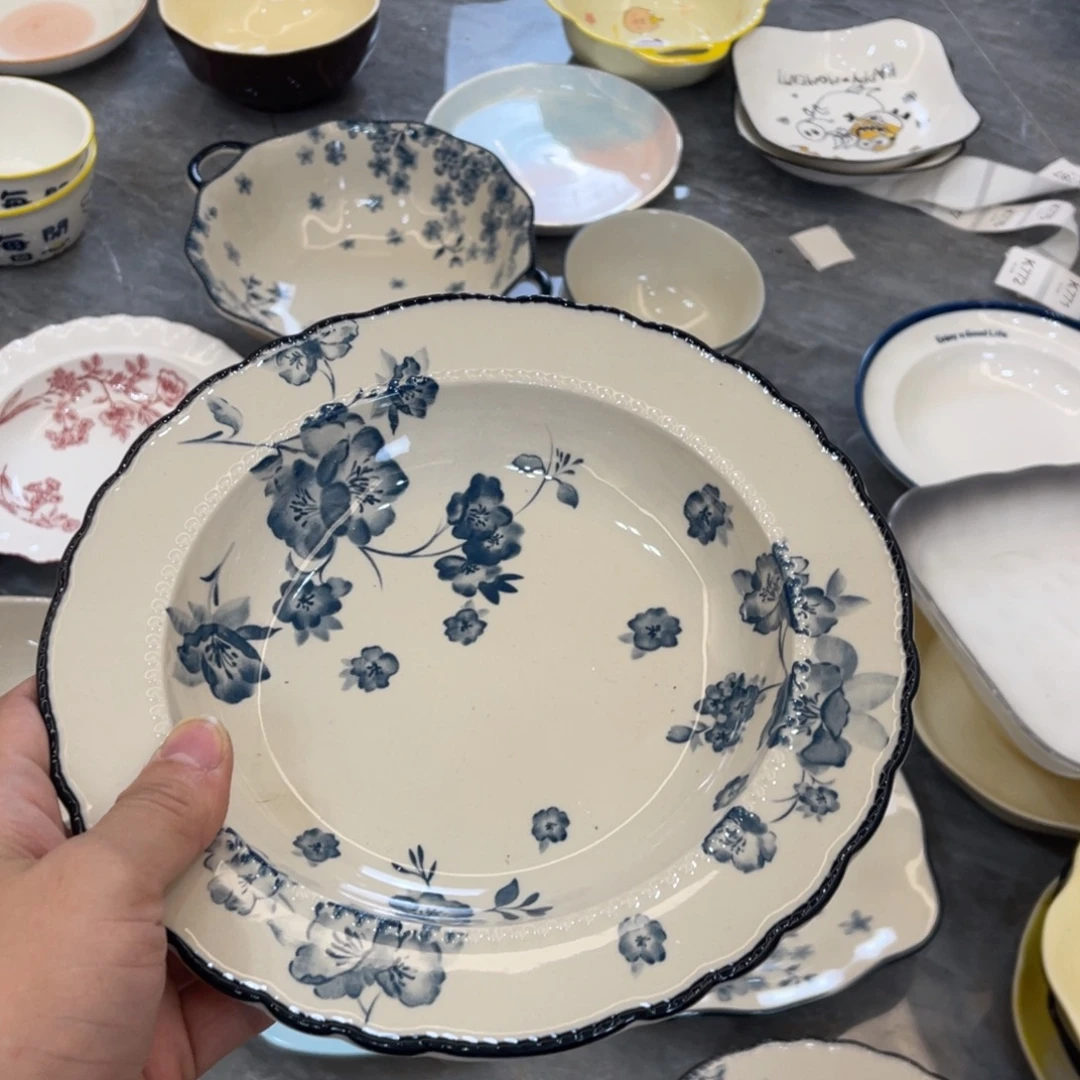 陶瓷微瑕餐具介意勿拍，满18飞！