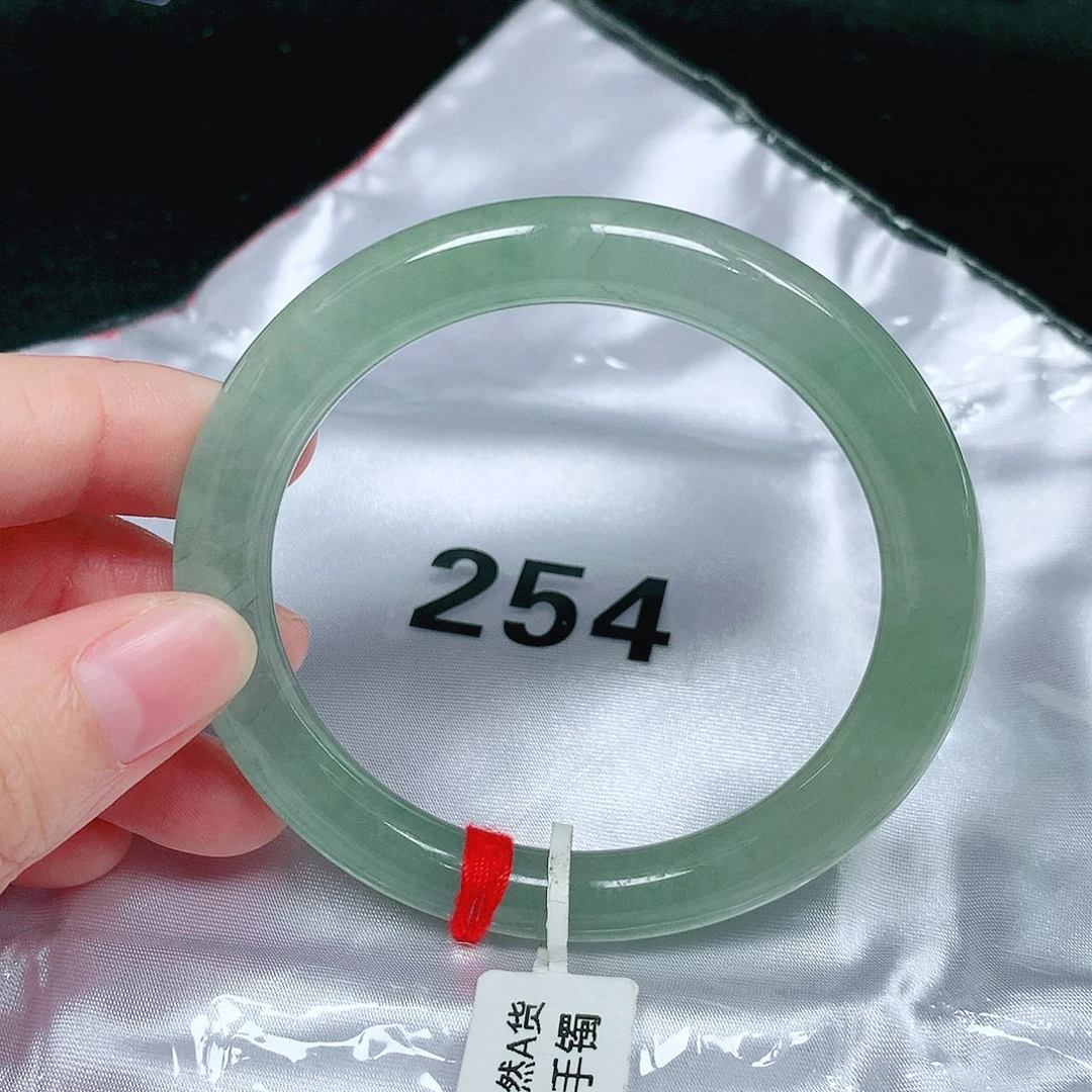 翡翠未镶嵌手镯（圆镯）