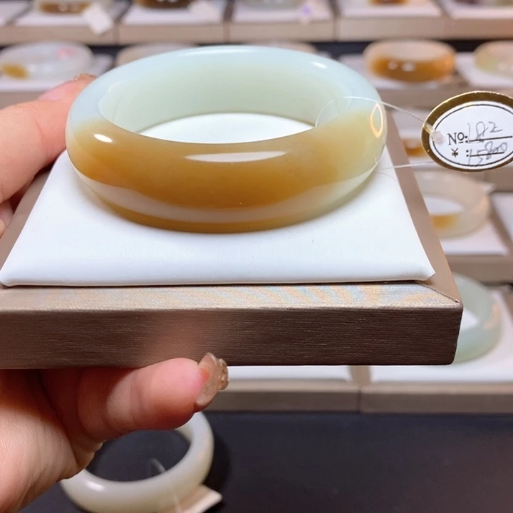 和田玉（糖玉）手镯未镶嵌