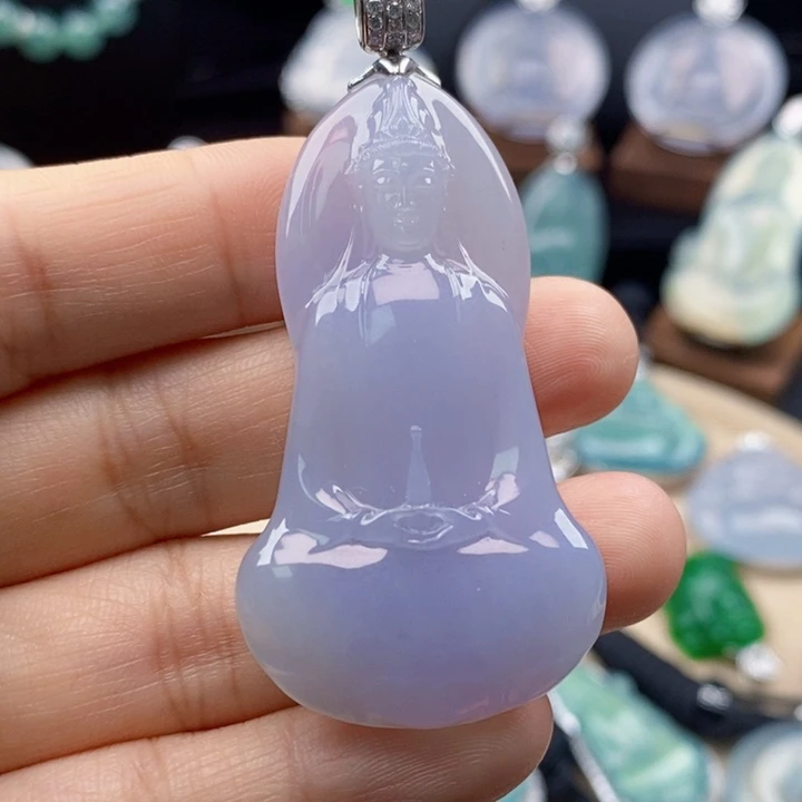 翡翠18K金镶嵌颈饰观音