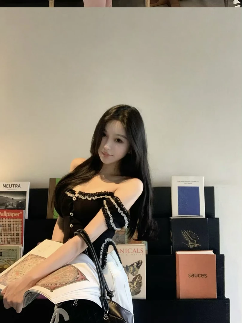 2025夏季新款设计感蕾丝木耳边甜辣修身背心吊带配高腰休闲裤套装