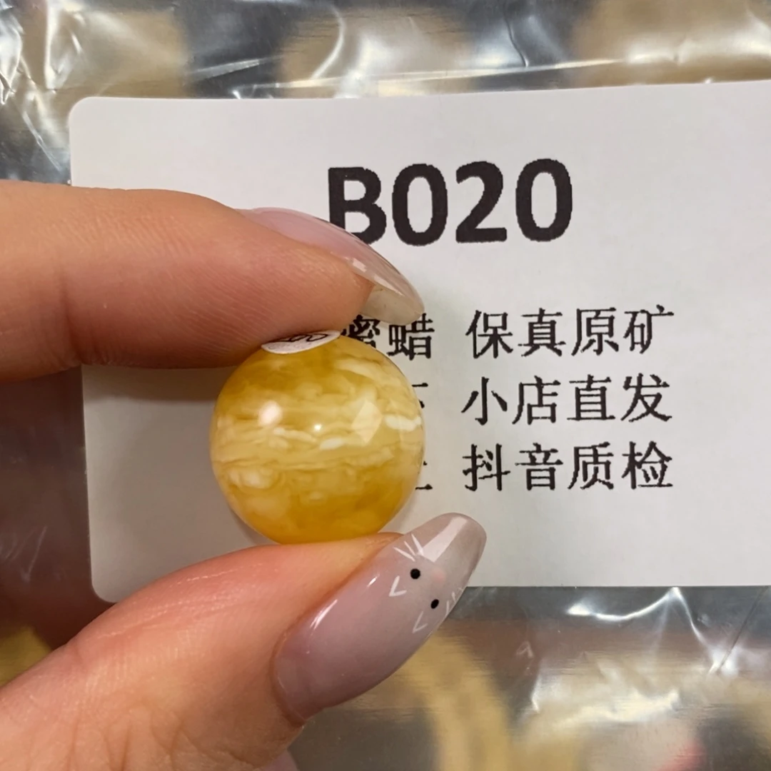 L***`蜜蜡未镶嵌珠宝奇石