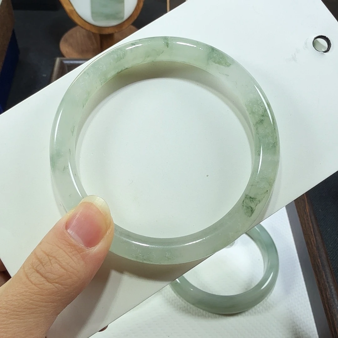 石英质玉（天山翠）未镶嵌手镯