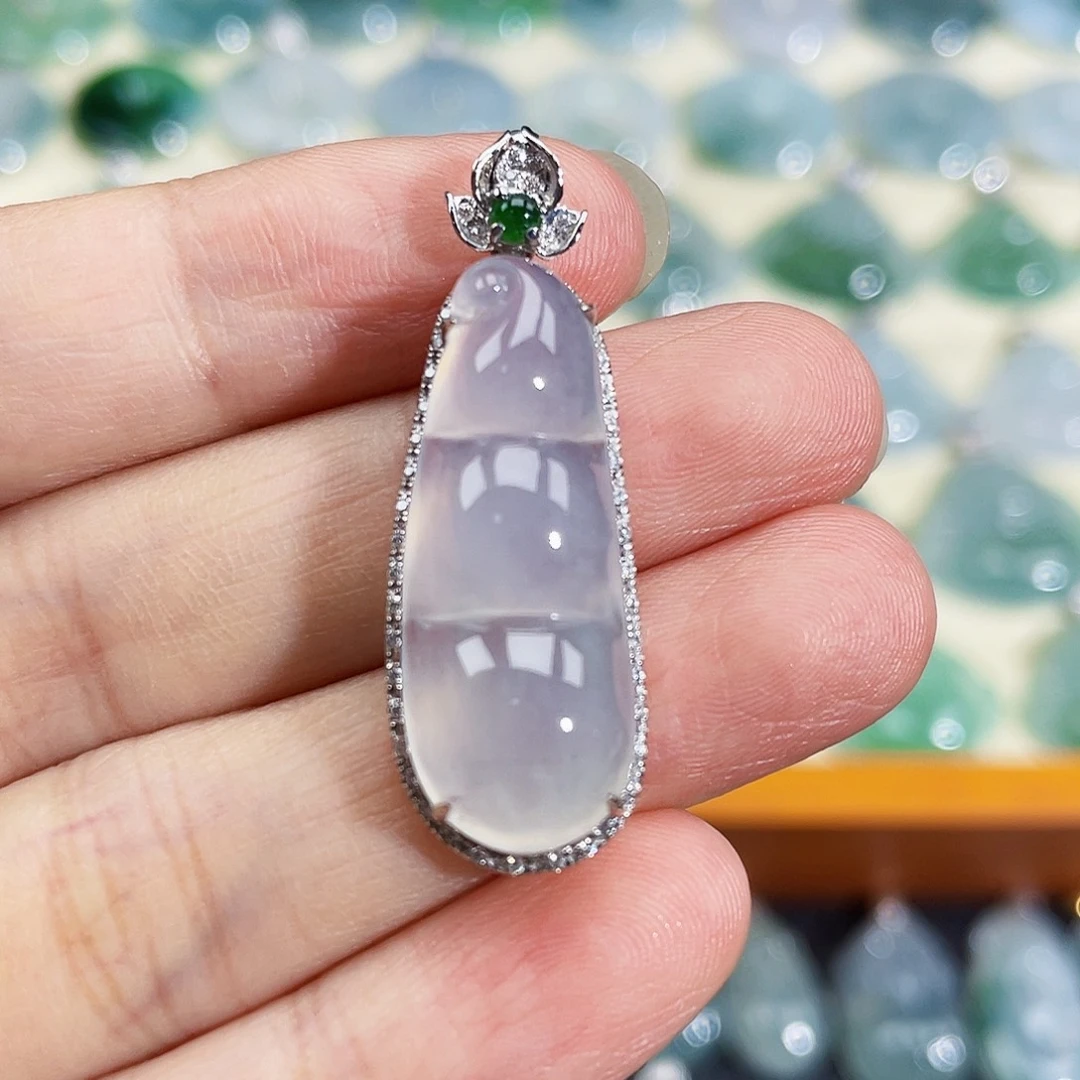 翡翠18K金镶嵌颈饰吊坠