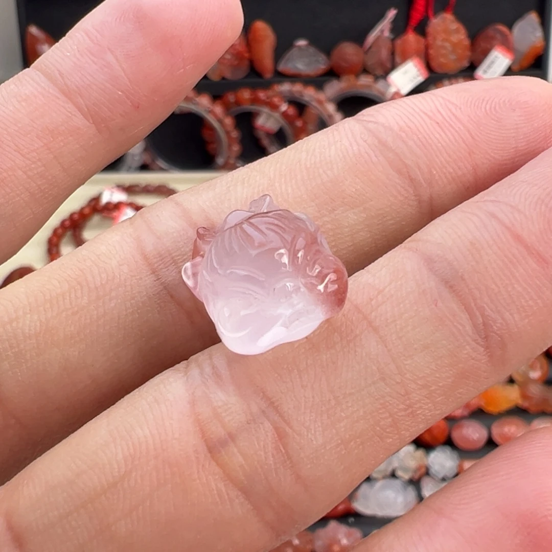 南红玛瑙未镶嵌颈饰飞天貔貅