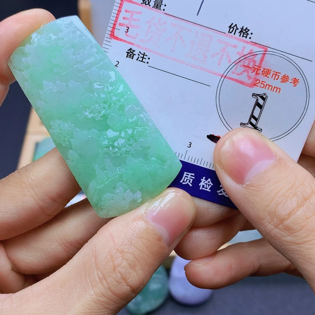 翡翠未镶嵌颈饰翡翠