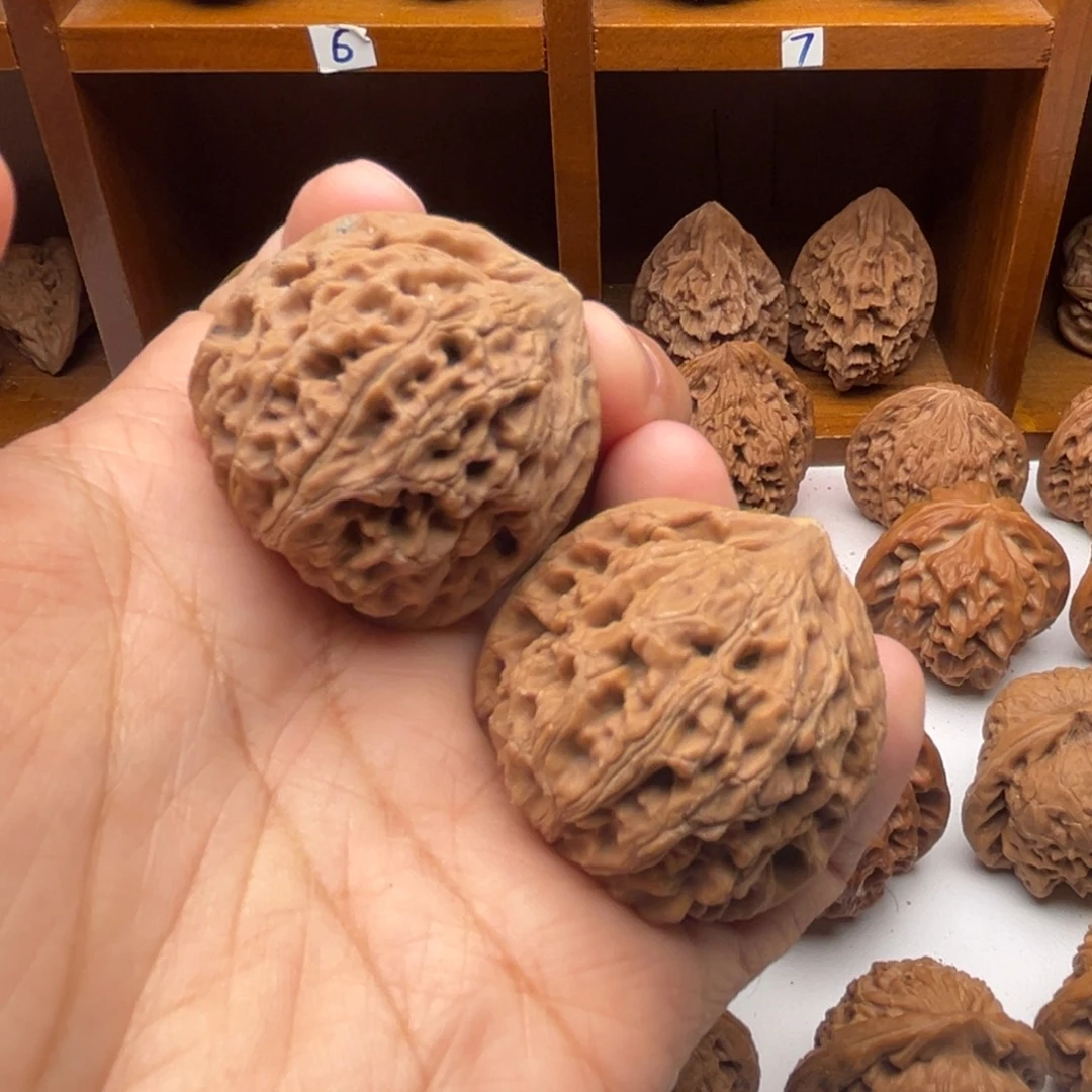 文玩核桃吊坠41尺水龙纹大黄尖