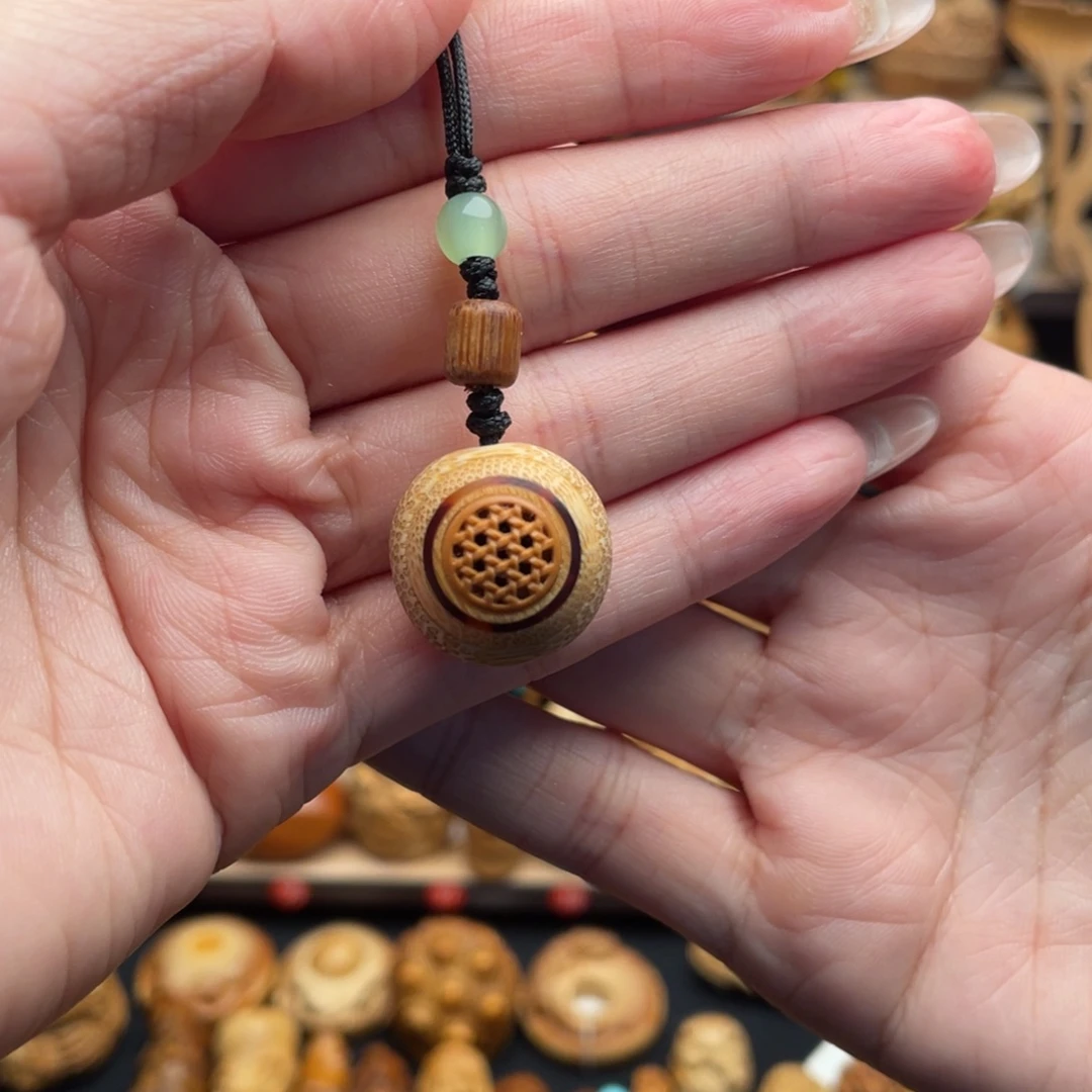 竹雕作品香囊挂饰