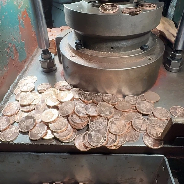 铜10个随机发。紫铜原光色