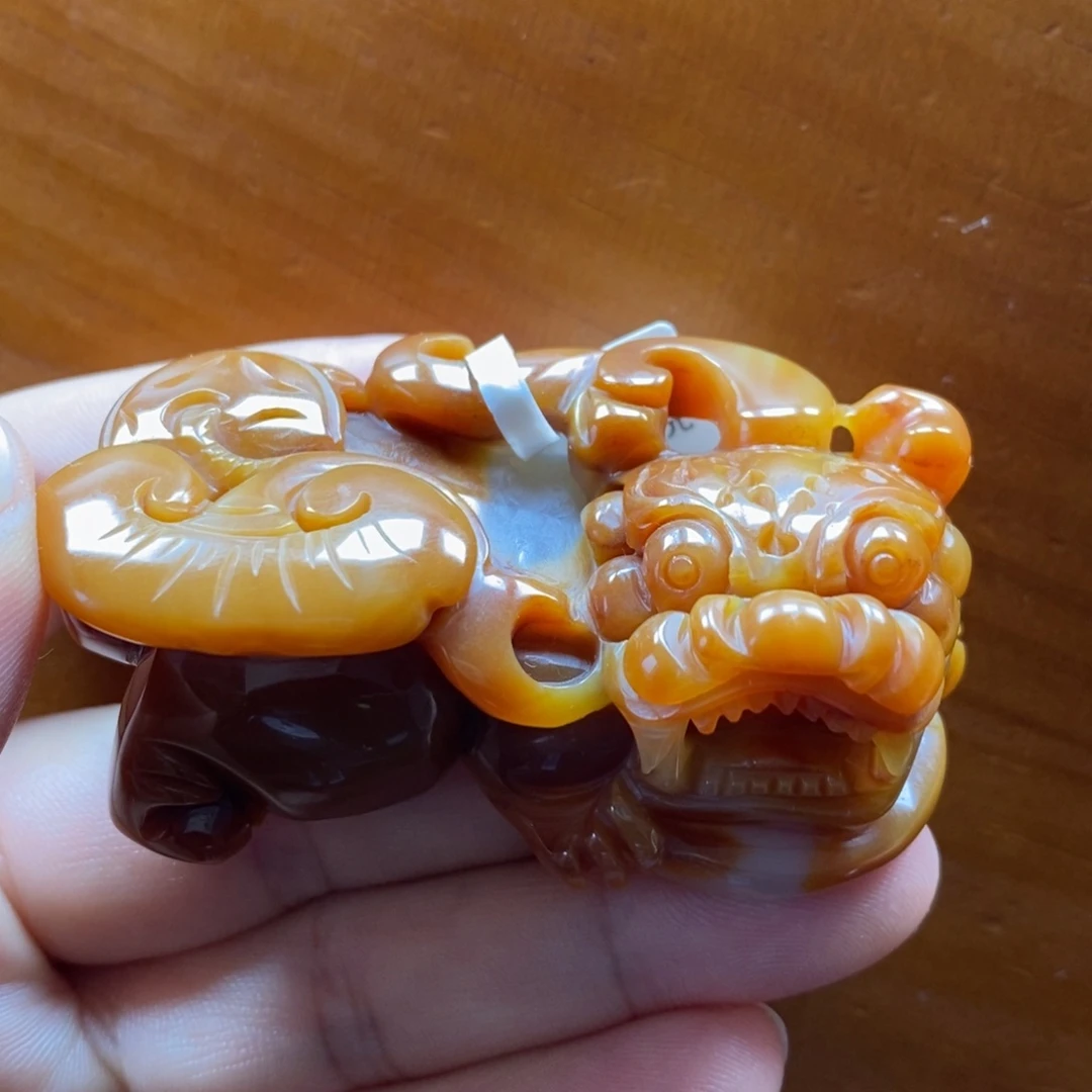 石英质玉（黄龙玉）未镶嵌颈饰