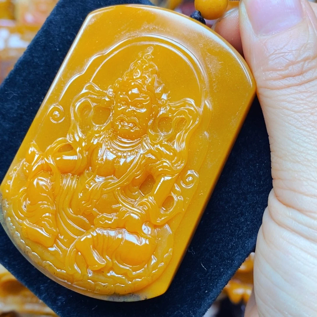未镶嵌石英质玉（黄龙玉）颈饰