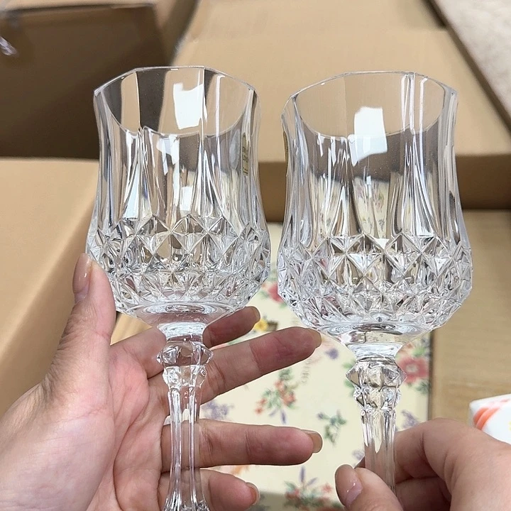 跑****油瓷器。 瓷器。