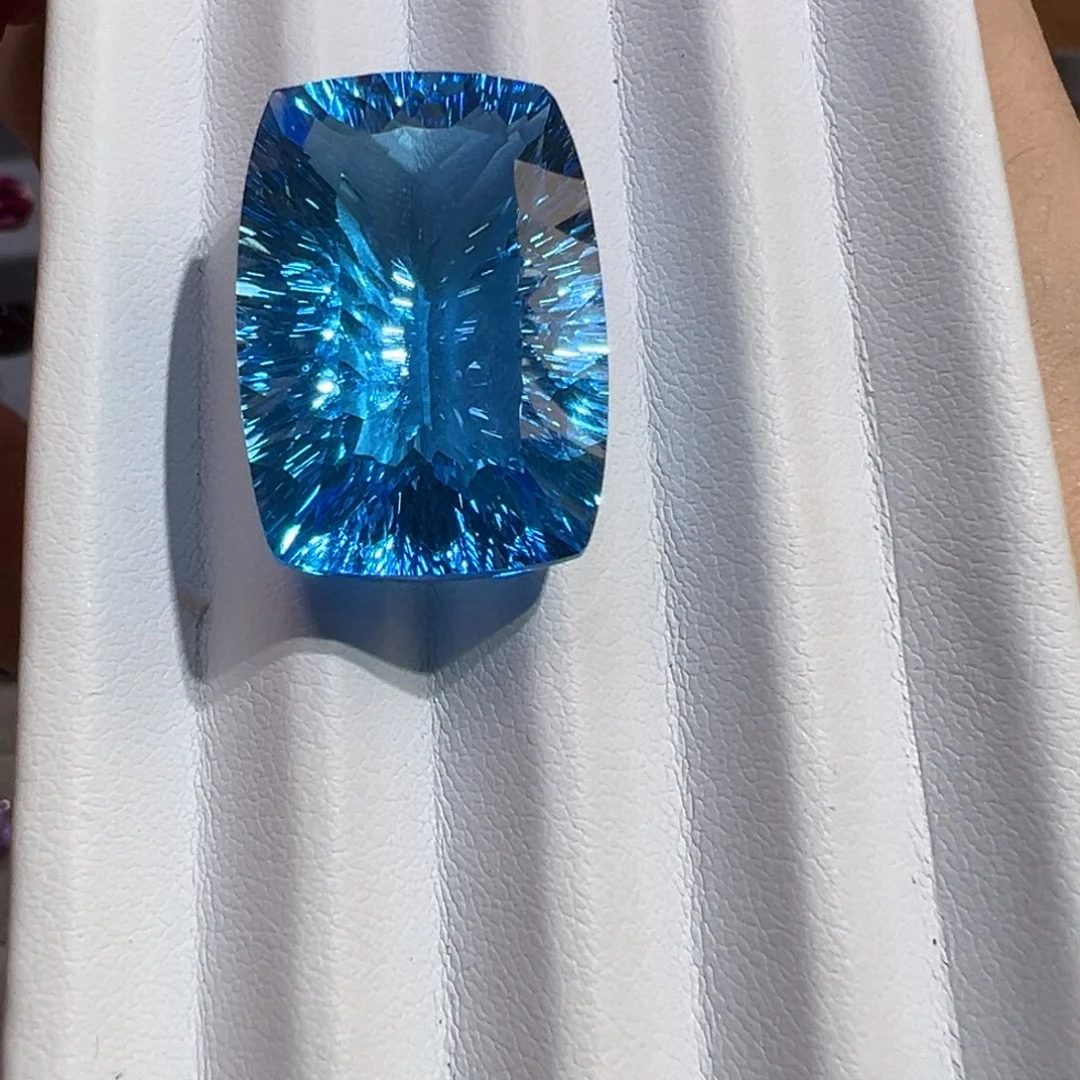 托帕石裸石44.8ct瑞士蓝
