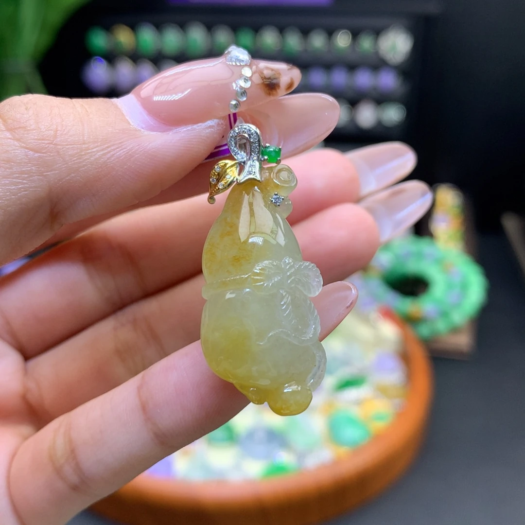 翡翠18K金镶嵌颈饰