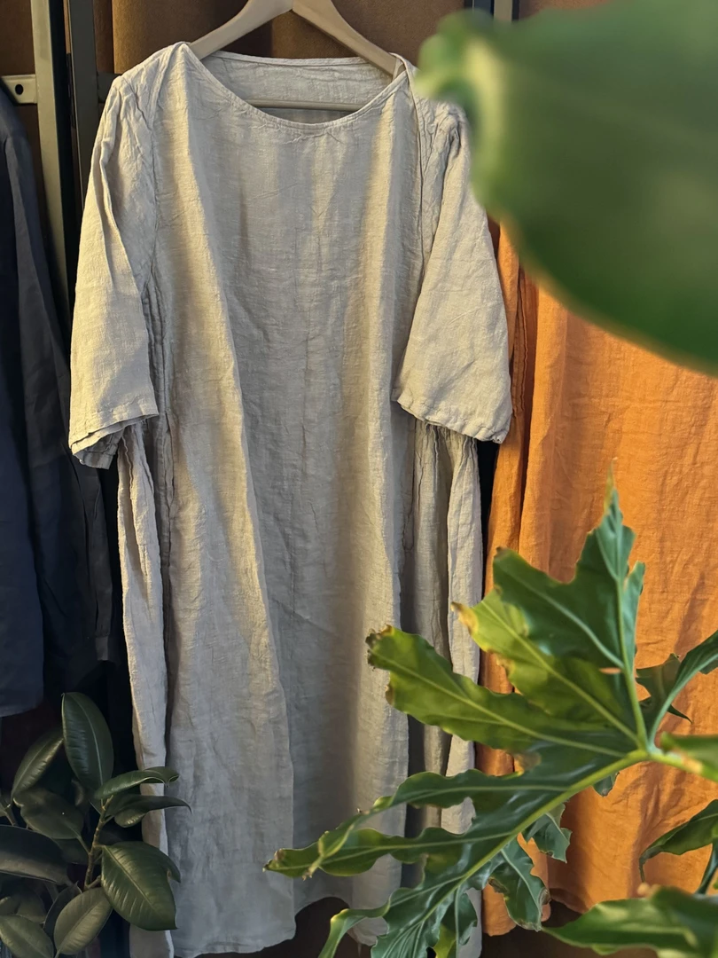 【四时雾语·亚麻系列】100%纯亚麻两侧捏褶显瘦设计师款连衣裙胸130