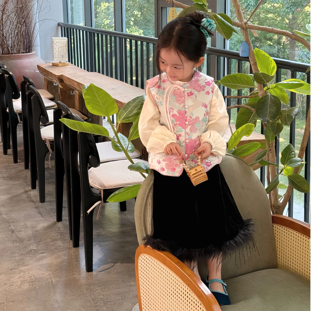 壹妈童装女童中秋套装新款洋气女宝时尚复古碎花马甲黑色半身裙