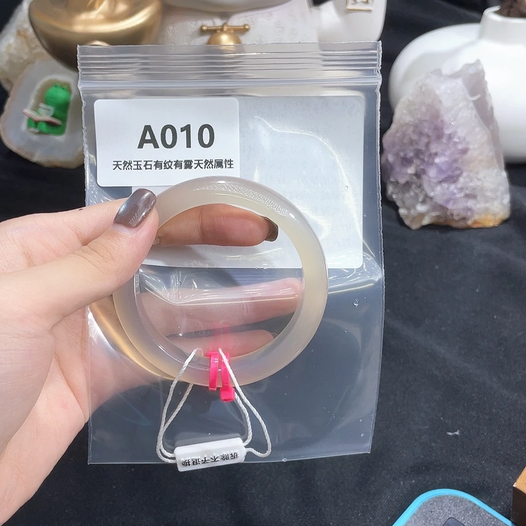 小***的玛瑙/玉髓未镶嵌手镯