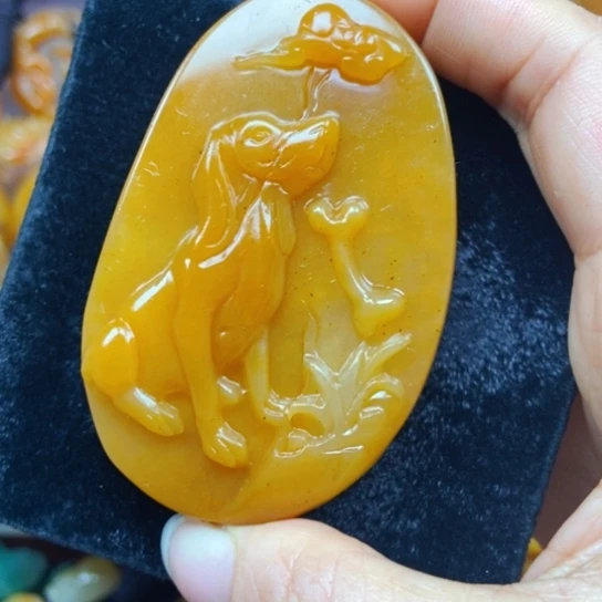 石英质玉（黄龙玉）未镶嵌颈饰