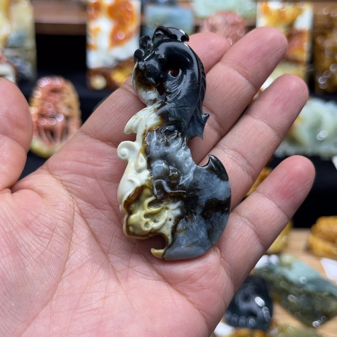 穿***期未镶嵌蛇纹石玉颈饰