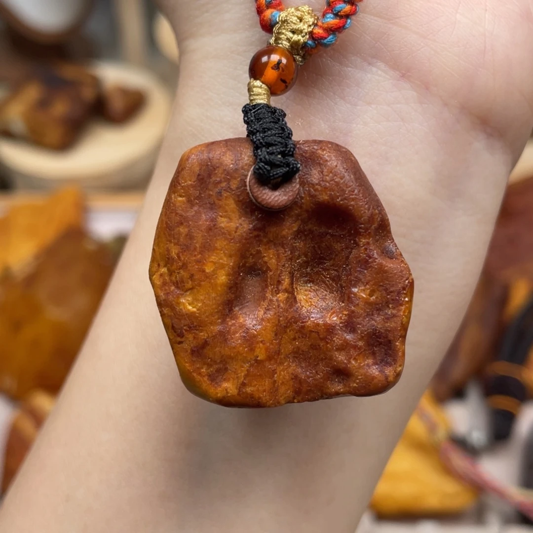 未镶嵌琥珀珠宝奇石