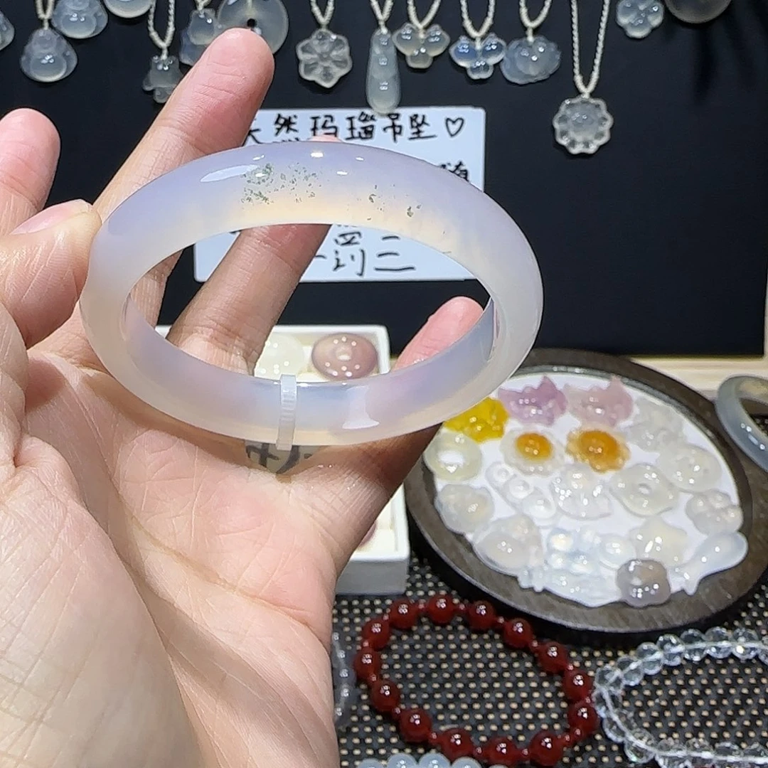 玛瑙/玉髓未镶嵌手镯飘绿花54