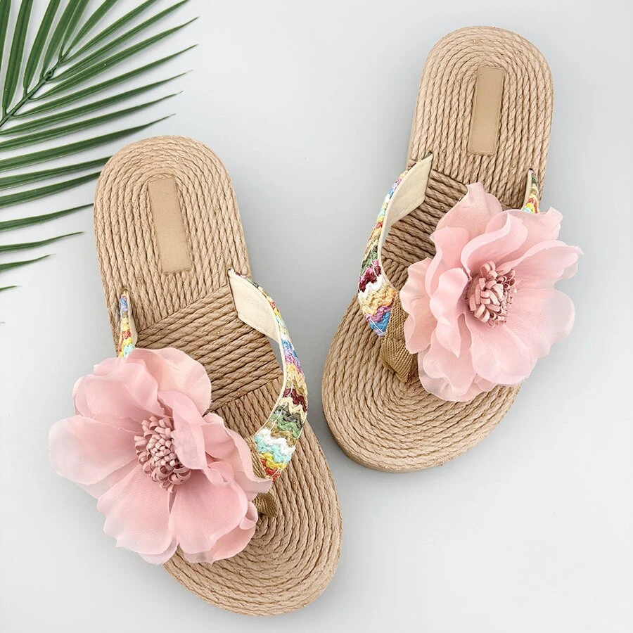仙女拖鞋新款坡跟人字拖夏季时尚草编花朵厚底田园度假沙滩鞋防滑