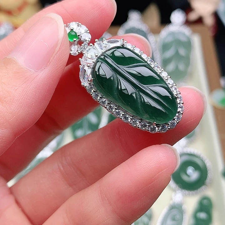 颈饰未镶嵌翡翠吊坠