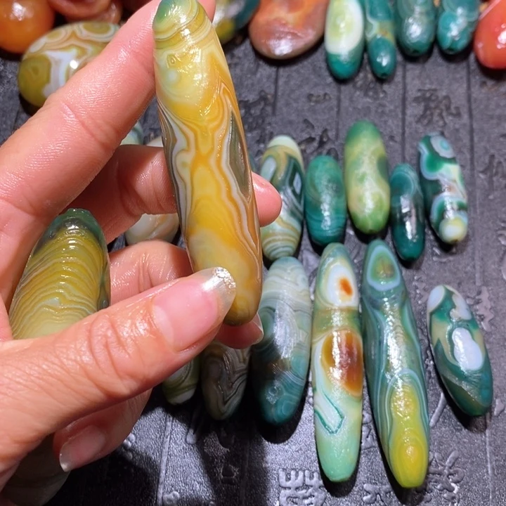 石英质玉颈饰未镶嵌王****！