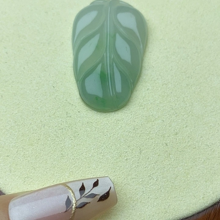 颈饰未镶嵌翡翠叶子吊坠