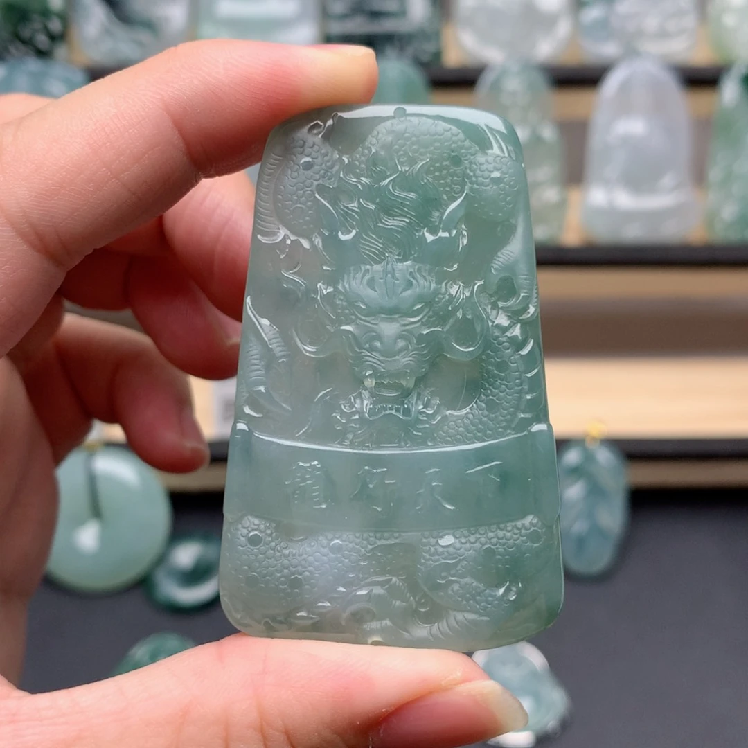 颈饰未镶嵌翡翠龙牌