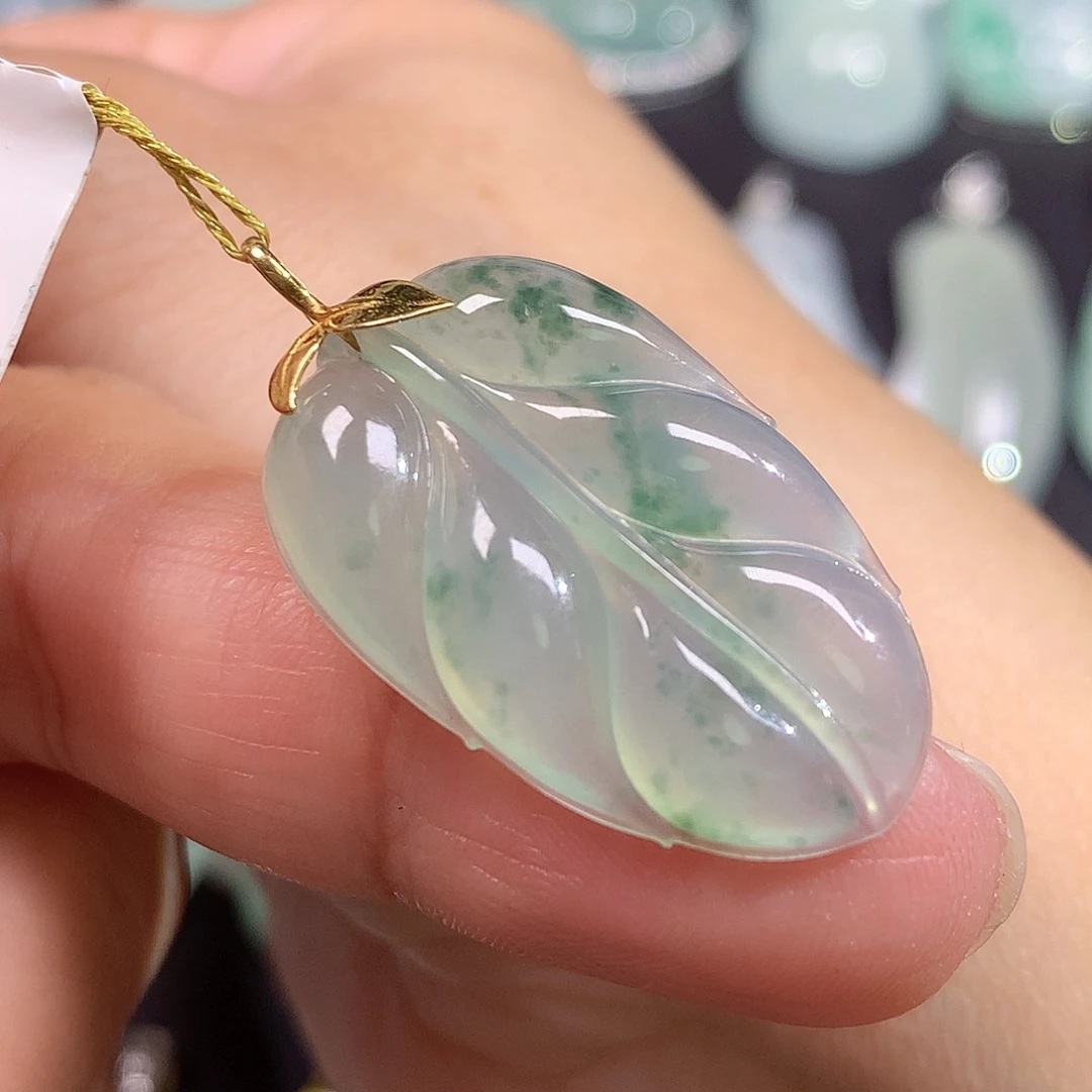 翡翠18K金镶嵌颈饰叶子