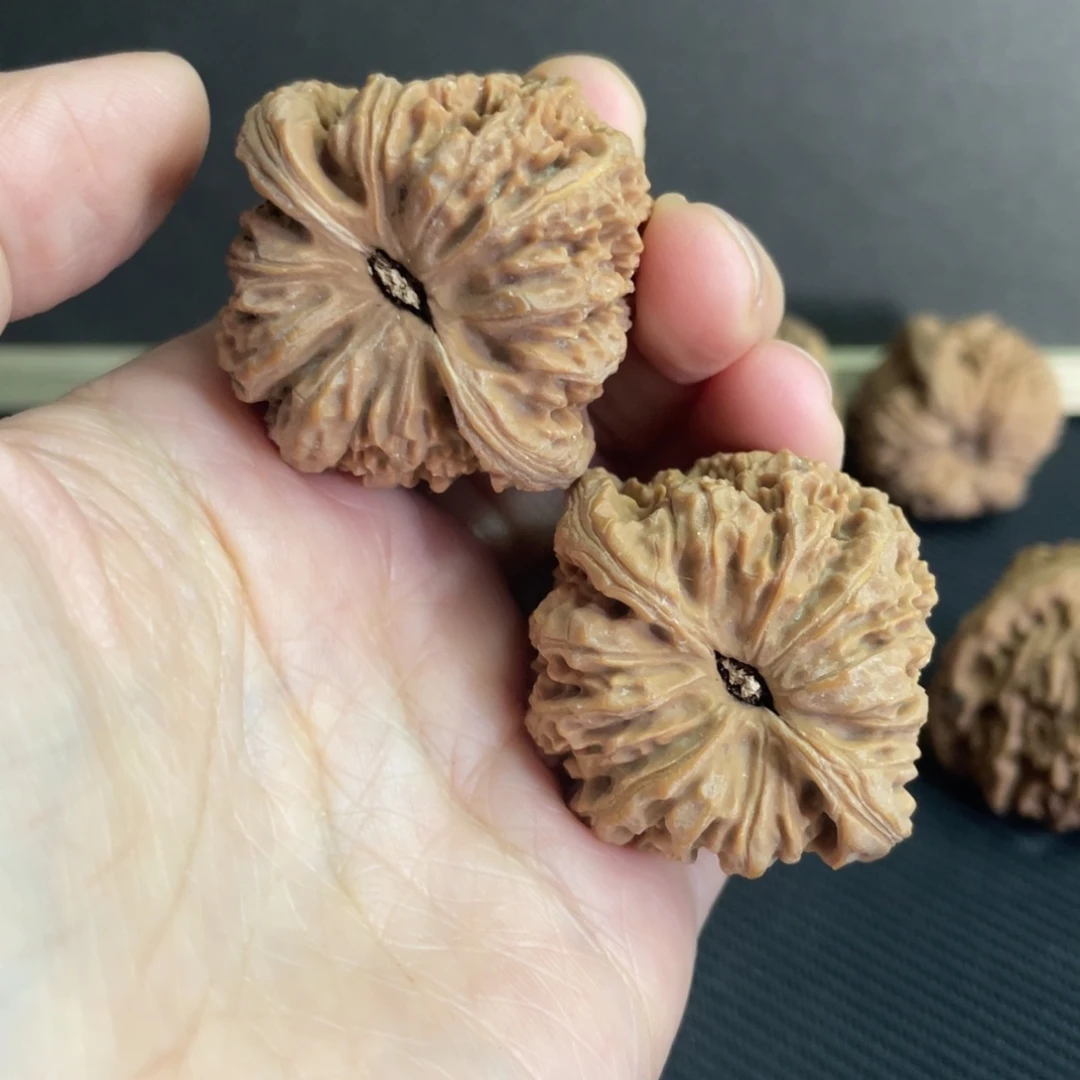 文玩核桃把件1**斤南疆石