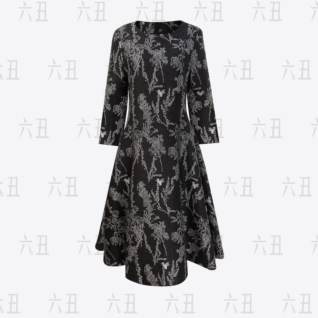 【六丑】新款气质黑白绣花女王风刺绣小蜜蜂圆领连衣裙410LYQ0641