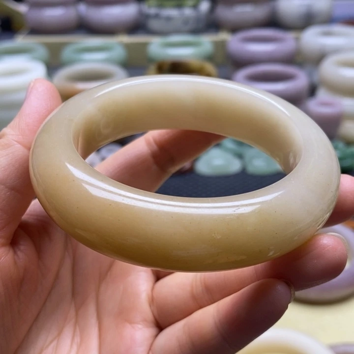 石英质玉未镶嵌手镯