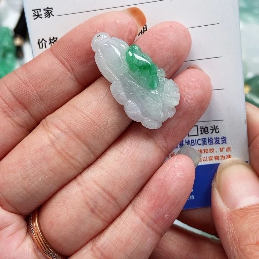 【闪购商品】翡翠颈饰未镶嵌白菜
