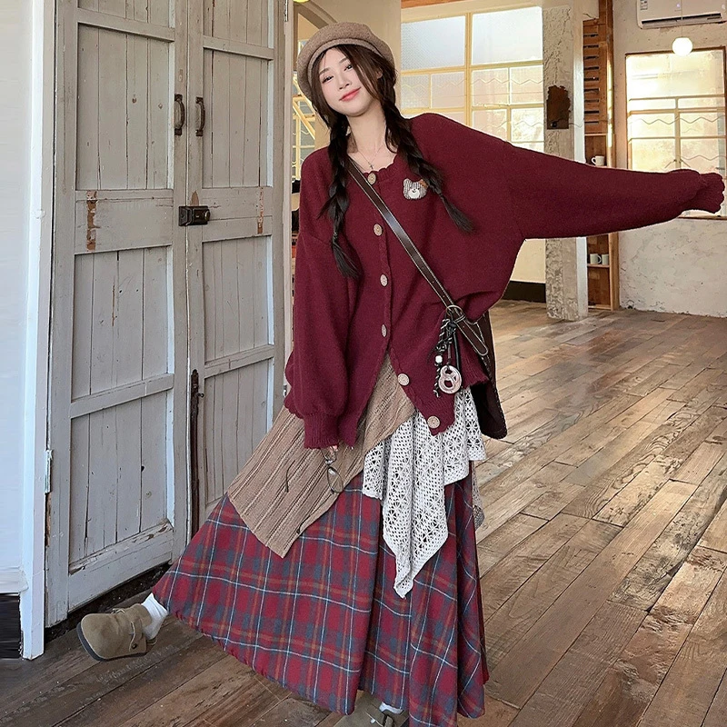 2025早春新款慵懒风宽松长袖毛衣不规则拼接格子红色格纹长裙9000