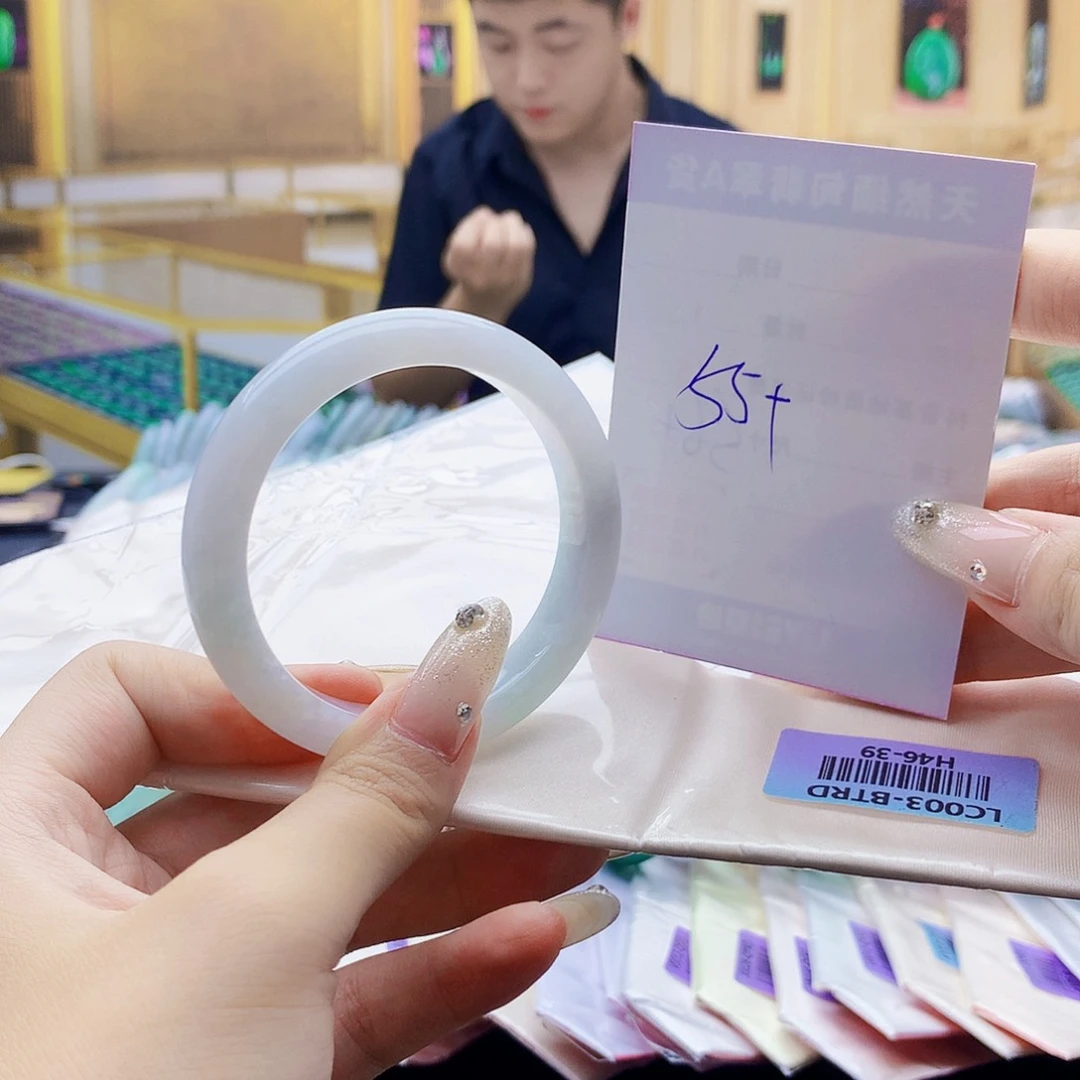 翡翠手镯未镶嵌000……