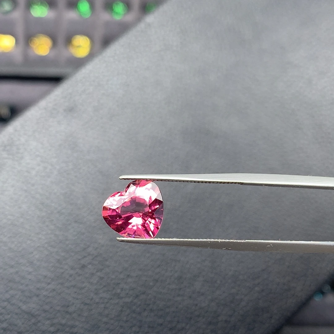 碧玺裸石未镶嵌3.2克拉