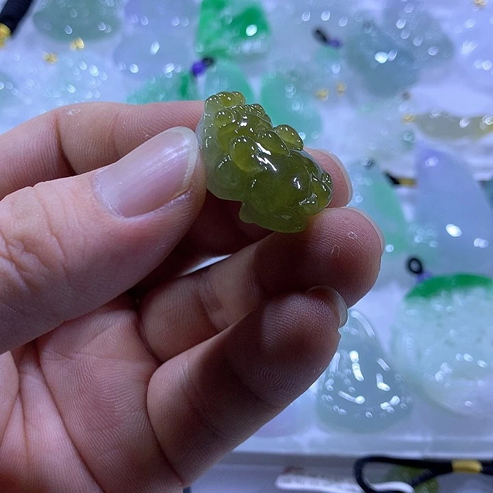 翡翠未镶嵌颈饰天然翡翠A货吊坠