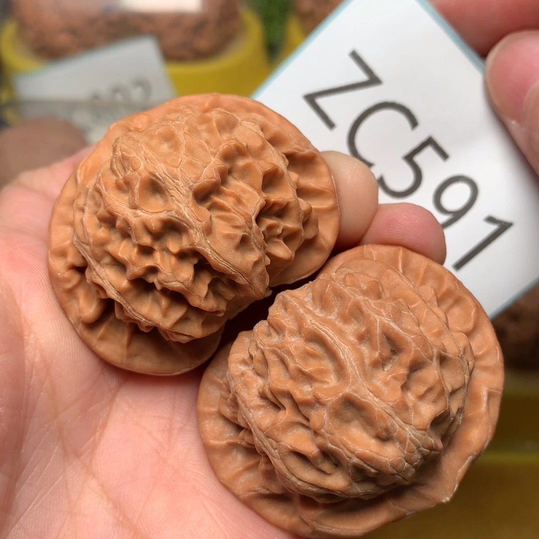 文玩核桃把件红皮桃心宫灯44