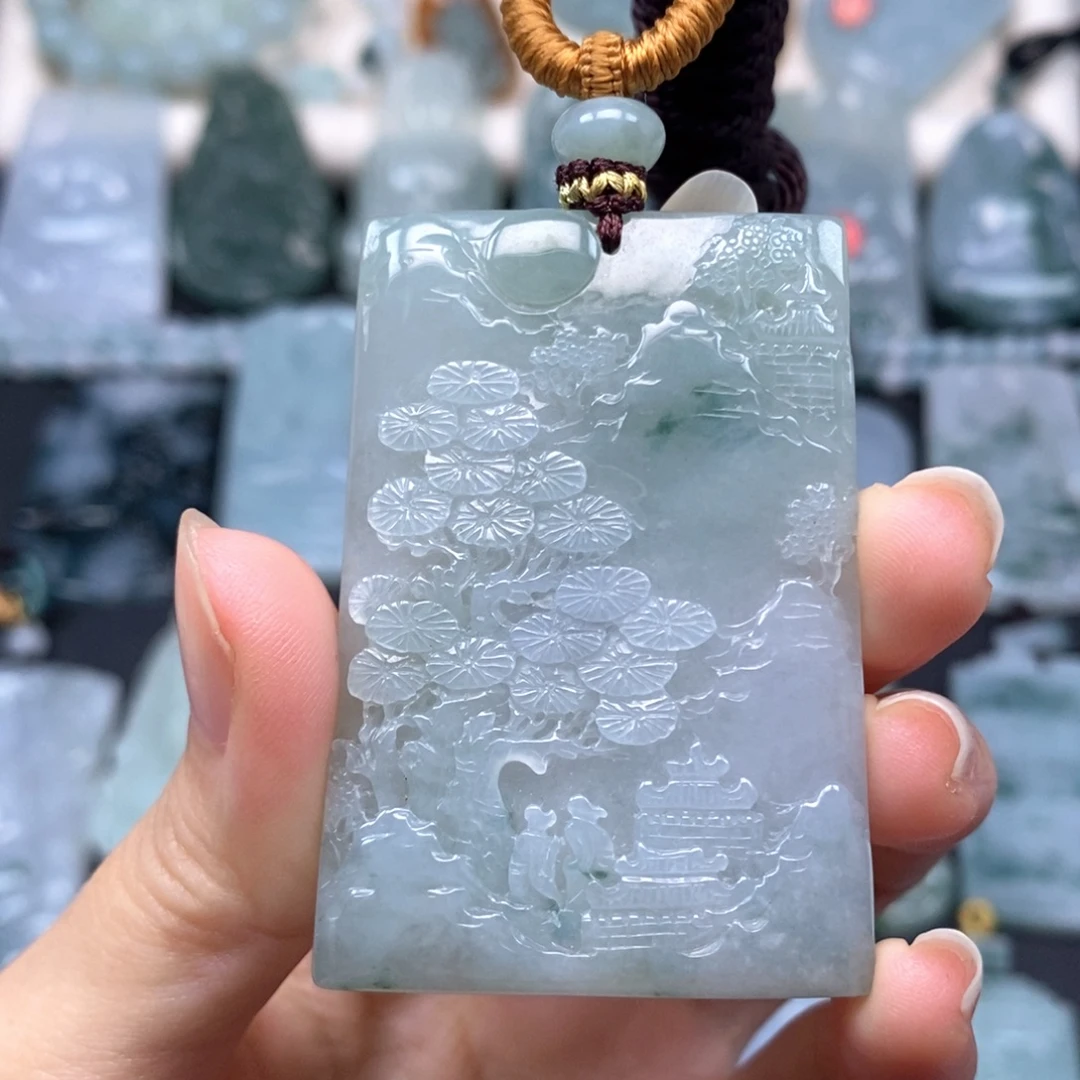 翡翠未镶嵌颈饰山水