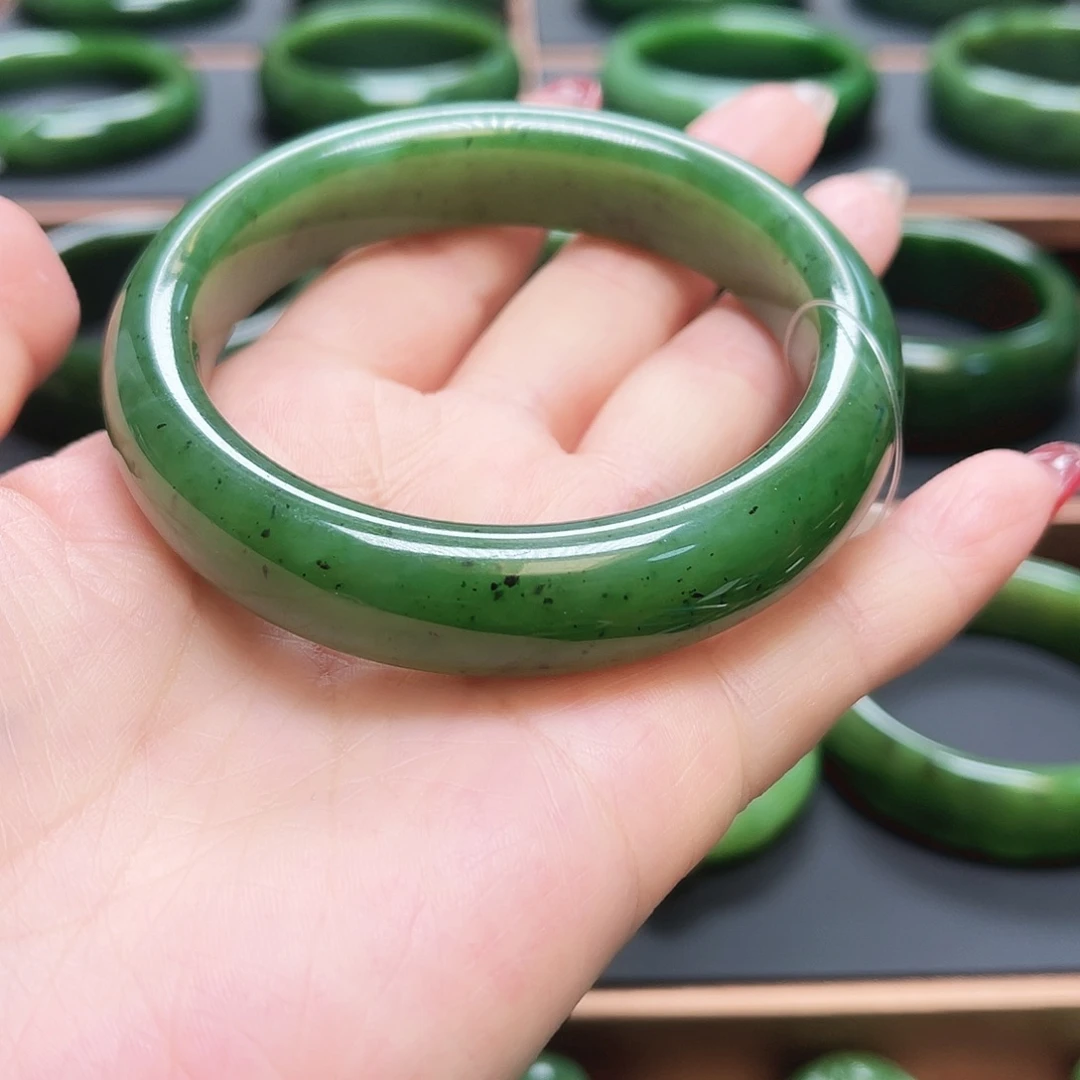 和田玉（碧玉）未镶嵌手镯