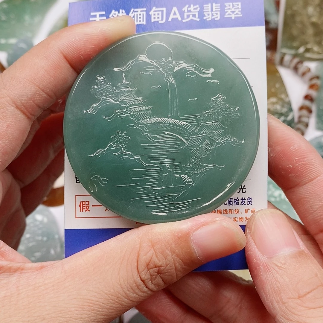 翡翠未镶嵌颈饰山水