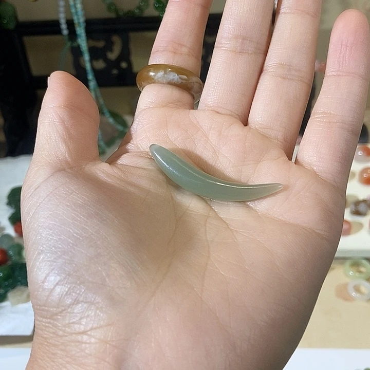 颈饰未镶嵌和田玉（糖玉）这个