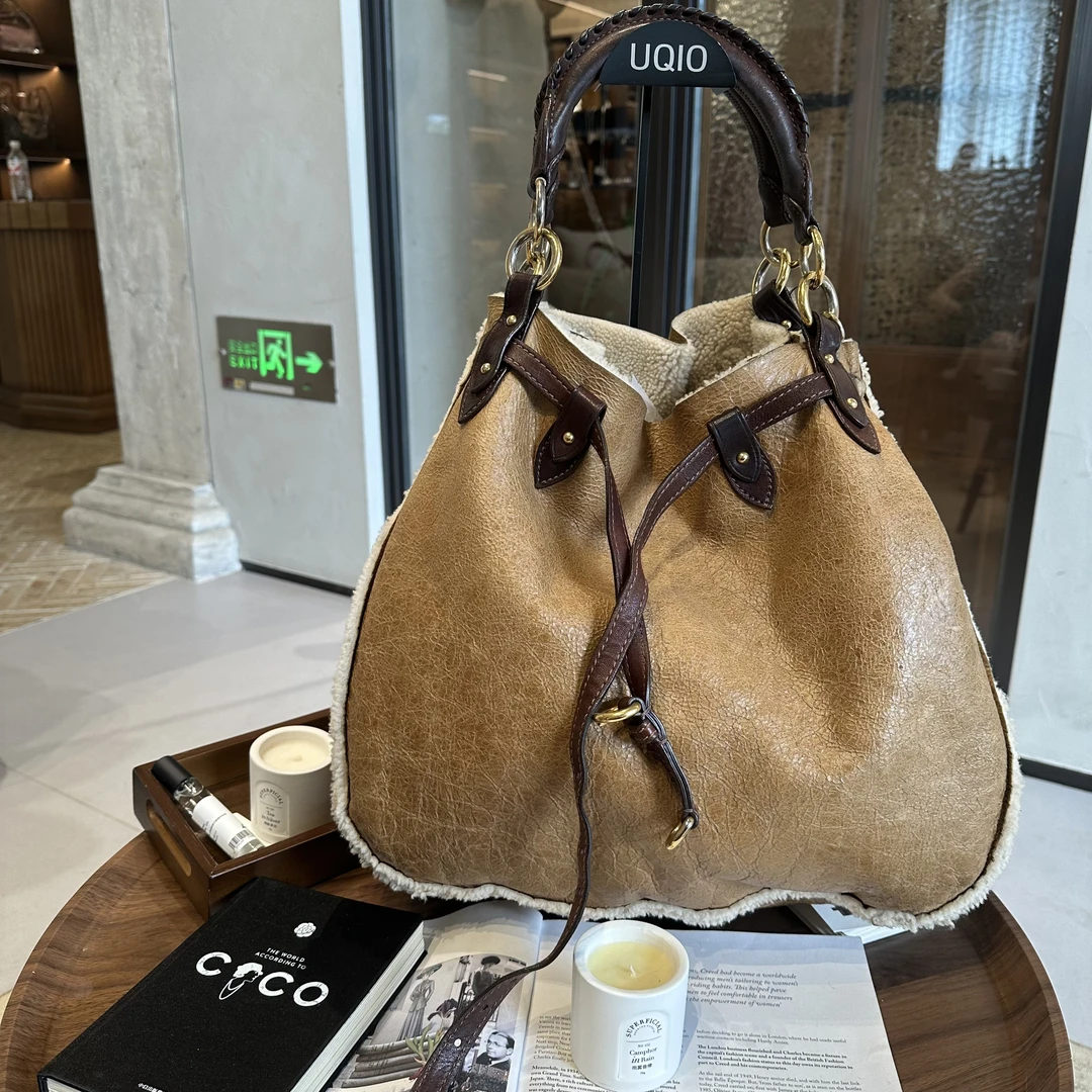 90新 MIU MIU/缪缪 毛茸茸沙滩托特托特包 9新